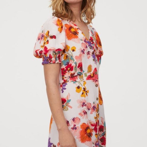 H&M Dresses & Skirts - H&M floral crepe dress